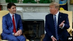 지난 2019년 6월 20일 도널드 트럼프 당시 미국 대통령과 쥐스탱 트뤼도 캐나다 총리가 백악관 집무실에서 정상회담을 하고 있다.