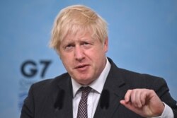 PM Inggris Boris Johnson berpidato dalam konferensi pers di akhir KTT G7 di Carbis Bay, Cornwall, Inggris, 13 Juni 2021. (Ben Stansall/Pool via REUTERS)