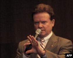 吉姆.伟伯参议员发表讲话