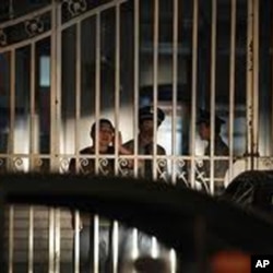 陈光诚所住医院大门紧锁