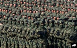 Učesnici Vojske Srbije tokom posete premijera Rusije Dmitrija Medvedeva, u Batajnici, Beograd, 19. oktobra 2019.