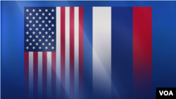 Bendera Amerika Serikat berdampingan dengan bendera Rusia. (Foto: VOA)