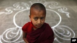 Buddy Guy arrives at the Kennedy Center for the Performing Arts for the 2012 Kennedy Center Honors Performance and Gala, Washington, December 2, 2012.