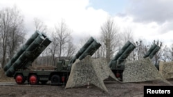 Sistem pertahanan rudal S-400 Rusia yang dibeli oleh Turki (foto: dok). 