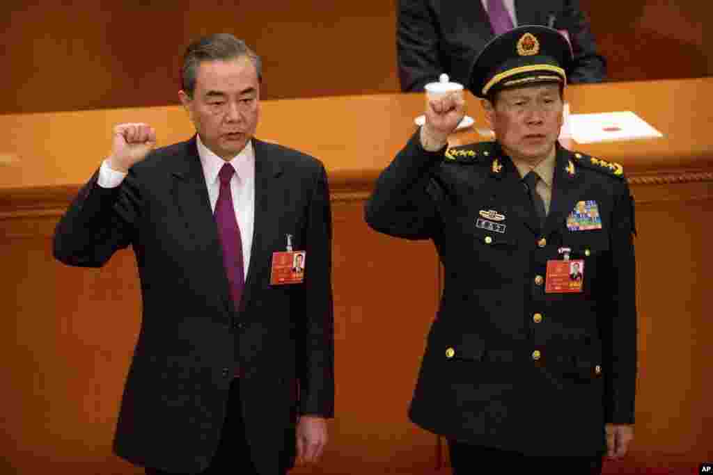 两位中国新任国务委员——外交部长王毅和国防部长魏凤和在中国第十三届全国人民代表大会第一次会议第七次全体会议上宣誓就职(2018年3月19日)。魏凤和与王毅4月上旬分别访问莫斯科。中国外长和防长同时访俄并不多见,两人访俄的时机敏感,中国与美国贸易关系紧张,俄罗斯与西方的关系继续恶化。