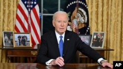 Presiden AS Joe Biden berbicara dari Ruang Oval di Gedung Putih, Washington, DC, saat ia menyampaikan pidato perpisahannya pada 15 Januari 2025. (Foto: Mandel Ngan/Pool via AP)