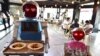 Robot Layani Pengunjung Restoran Irak