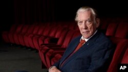 Obit Donald Sutherland