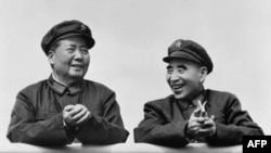 中国文革初期毛泽东和林彪在天安门城楼上。 “视觉中国”被“从重罚款”，和毛泽东像有关。