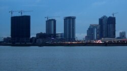 ទិដ្ឋភាពនៃអគារខ្ពស់ៗនៅតំបន់កោះពេជ្រ ដែលកំពុងត្រូវបានសាងសង់ នៅជាប់ដងទន្លេបាសាក់ រាជធានីភ្នំពេញ ថ្ងៃទី២២ ខែឧសភា ឆ្នាំ២០១៨។