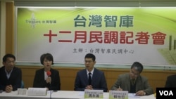 台湾智库民调记者会现场(美国之音杨明拍摄)