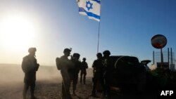 Tentara Israel siaga di Israel selatan dekat perbatasan dengan Gaza Utara (foto: dok). 