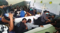 Residents of Kalemago village in Indonesia's Central Sulawesi province mourn for four farmers killed May 11, 2021, by East Indonesia Mujahedeen. (Yoanes Litha/VOA)