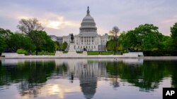 미국 수도 워싱턴 DC의 연방의사당.