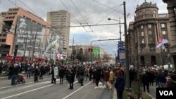 Protest ispred Vlade Srbije, blokiran saobraćaj u Nemanjinoj ulici i Kneza Miloša (Foto: VOA, Jovana Đurović)