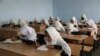 Para siswa perempuan Afghanistan sedang belajar di sebuah sekolah di Kabul, Afghanistan, Sabtu, 27 Maret 2021. (AP Photo/Rahmat Gul)
