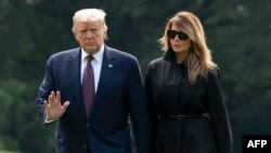 Presiden AS Donald Trump dan istrinya, Melania Trump saat kembali ke Gedung Putih, 11 September 2020. (Foto: AFP)