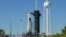 Roket Falcon 9 milik SpaceX dengan pesawat ruang angkasa berawak Dragon siap meluncur dari landasan Kennedy Space Center di Cape Canaveral, Florida, pada 12 Maret 2025. Peluncuran kemudian ditunda akibat sejumlah masalah. (Foto: AP/John Raux)
