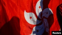 资料照：港人展示香港旗帜