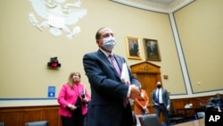 Menteri Urusan Kesehatan dan Layanan Publik AS, Alex Azar saat memberika keterangan di depan anggota Sub Komisi DPR AS di Washington DC, Jumat (2/10). 