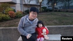 加拿大公民叶伟和小女儿希雷娜的合影(路透社)。