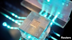 Pemerintahan Trump, Senin (17/8) mengumumkan akan memperketat larangan terhadap Huawei Technologies Co untuk mencegahnya mengakses chip yang tersedia secara komersial. (Foto: ilustrasi).