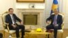 Aljbin Kurti i Hašim Tači tokom današnjeg susreta u kancelariji predsednika Kosova (Foto: VOA) 