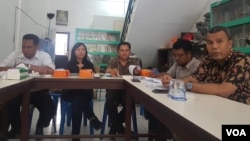 Koalisi Masyarakat Sipil Peduli Toleransi mengajukan Amicus Curiae ke Pengadilan Tinggi untuk Meiliana, Rabu (26/9). (Foto: VOA/Anugrah)