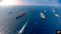 2020年11月,参加马拉巴尔海军演习,来自美、日、印、澳国家的航母和军舰。