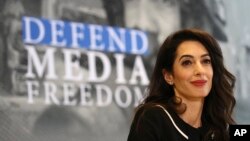 រូបឯកសារ៖ មេធាវីសិទ្ធិមនុស្សអន្តរជាតិអ្នកស្រី Amal Clooney ចូលរួមក្នុងកិច្ចប្រជុំរដ្ឋមន្រ្តីការបរទេស G7 នៅក្រុង Dinard កាលពីថ្ងៃទី០៥ ខែមេសា ឆ្នាំ២០១៩។ 