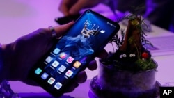 2019年5月21日华为在伦敦推出荣耀20系列手机。