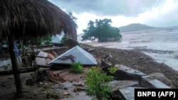 Banjir bandang di Lembata, Flores Timur, 5 April 2021. (BNPB/AFP)