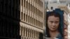 Sebuah mural di sisi gedung di San Fransisco, AS, menujukkan wajah dari aktivis muda perubahan iklim Greta Thunberg dalam sebuah foto yang diambil pada 4 Maret 2021. (Foto: AP/Jeff Chiu)