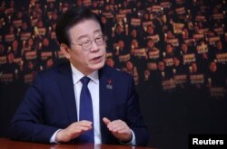 2024년 12월 6일 이재명 한국 제1야당인 더불어민주당 대표가 여의도 국회에서 외신과 인터뷰를 진행하고 있다.