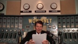 Predsednik Ronald Regan drži nedeljno obraćanje naciji preko radija 9. novembra 1985.u studiju Glasa Amerike u Vašingtonu 1985. Glas Amerike je obraćanje emitovao u Sovjetski Savez. (Foto: AP)