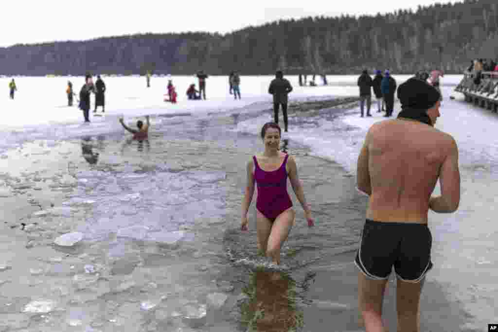 د لتوانیا د ویلنیوس ښار په ساحل کې ګنګل شوې اوبه