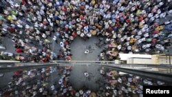 参加支持欧盟方案示威的希腊民众（2015年7月2日）