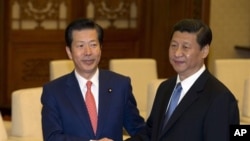 资料照：中共总书记习近平在北京人民大会堂会晤访华的日本公明党党首山口那津男。（2013年1月25日）