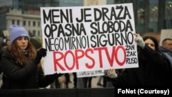 Studenti FDU u Beogradu u petak su pružili podršku kolegama sa Akademije umetnosti u Novom Sadu