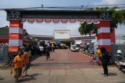 Lapas 1 Tangerang mengalami kebakaran pada 8 September 2021 pukul 01.45 WIB. Setidaknya 41 warga binaan dinyatakan meninggal dunia akibat insiden ini. (Foto: VOA/Indra Yoga)