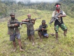 Beberapa anggota Tentara Pembebasan Nasional Papua Barat-Organisasi Papua Merdeka (TPNPB-OPM) pimpinan Egianus Kogoya. (Courtesy: TPNPB-OPM)