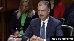 美国总统拜登提名的国务院主管东亚及太平洋事务的助理国务卿康达（Daniel Kritenbrink）2021年6月15日出席参议院外交关系委员会有关他的人事提名确认听证会。（参议院外委会听证会直播网络视频截图）