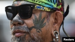 Parlemen Thailand menyebut legalisasi ini sebagai 'hadiah tahun baru'.