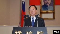 台湾行政院长江宜桦3月24日谈中华民国主权与服贸（美国之音申华拍摄）