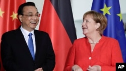 中国总理李克强2018年7月9日会见德国总理默克尔（美联社）