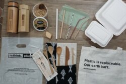 Produk-produk ramah lingkungan dari Evo&Co. (Foto: VOA/Henry Irvin)