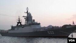 隶属于波罗的海舰队的“敏捷”号护卫舰2016年俄罗斯海军节时停靠在圣彼得堡。这艘军舰参加了去年与中国海军在波罗的海的联合军演，同时也曾前往地中海参加俄罗斯在叙利亚的军事行动。