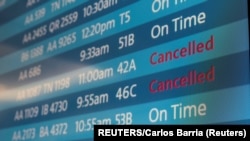 Manjak osoblja posebno utiče na poslovanje tri kompanije Ameriken, Sautvest i Spirit erlajnz u trenutku kada se, uoči praznične sezone, broj letova povećava (REUTERS/Carlos Barria)