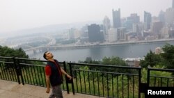 Pitsburg u magli zbog požara u Kanadi (Foto: REUTERS/Quinn Glabicki)