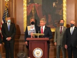 资料照片：众议院外交事务委员会首席共和党成员、中国工作组主席麦考尔出席中国工作组报告发布记者会。（2020年9月30日）